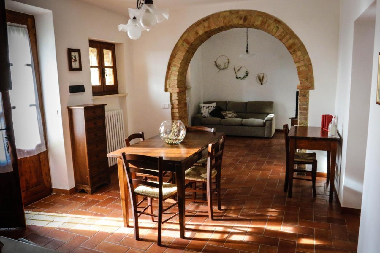 Agriturismo Bombina Montisi エクステリア 写真